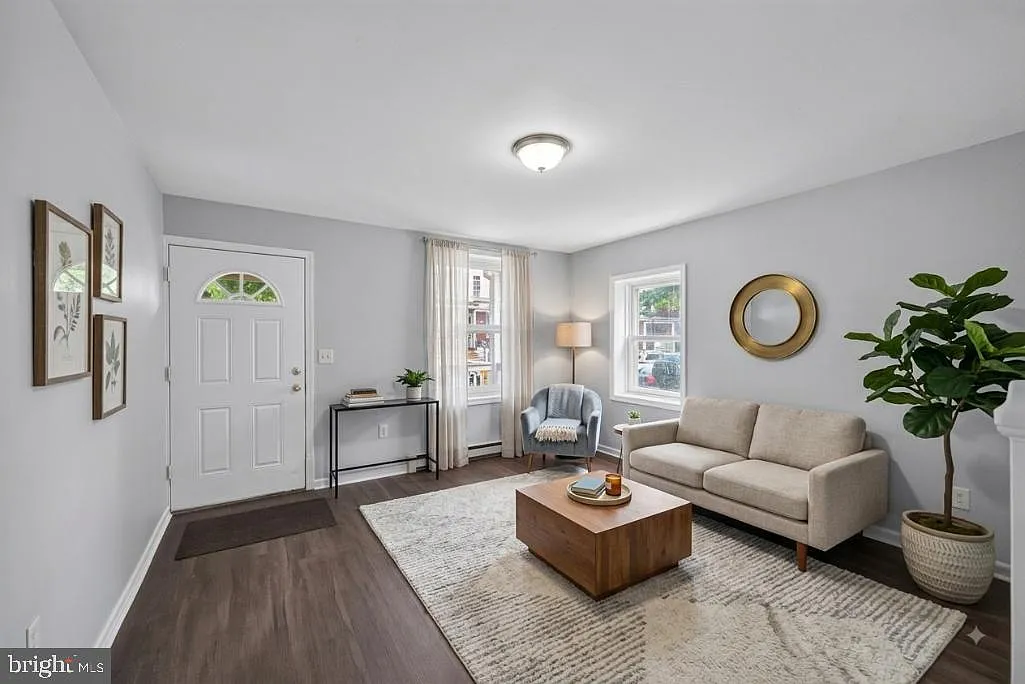 5 bed, 1.0 bath, 1772 sqft, $1,545 — Photo 3