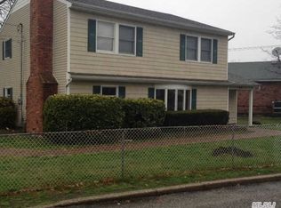 109 Woodlawn Ave, Oakdale, NY 11769