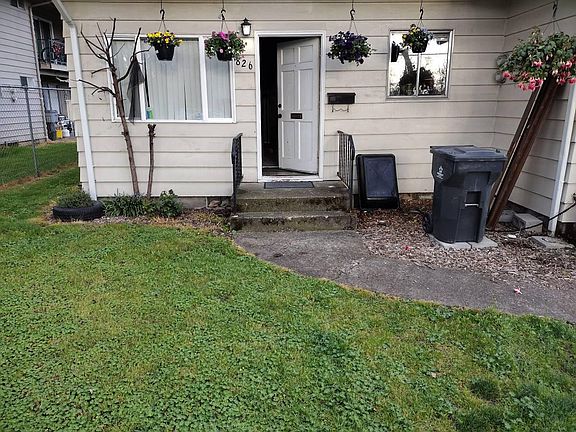 2nd image of 826 25th St SE #826