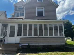 208 7th St NW, Barberton, OH 44203