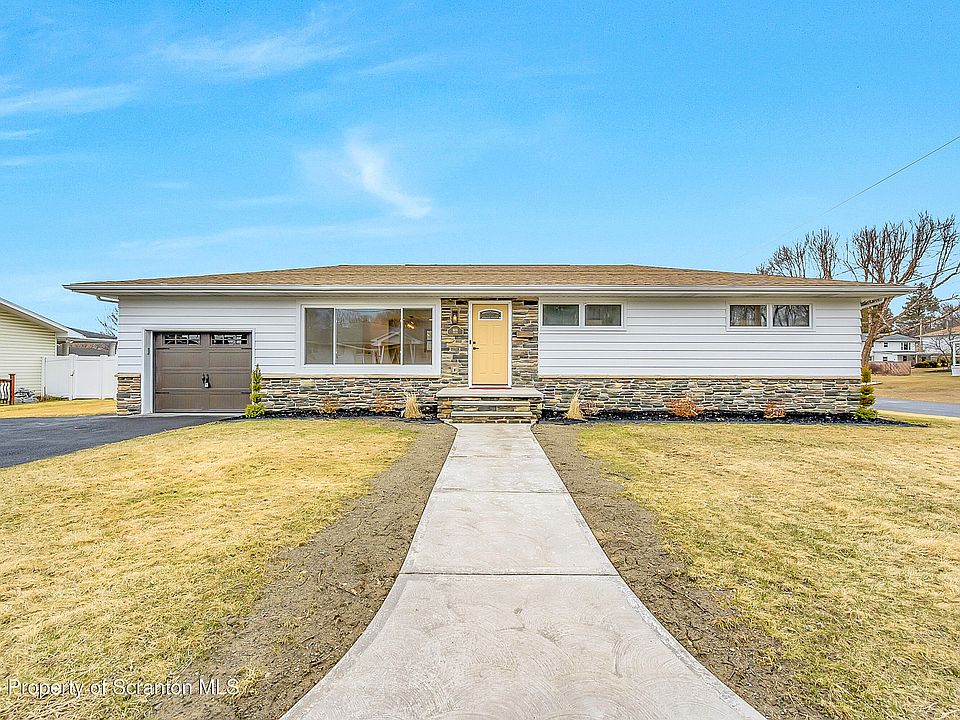 1st image of 600 Center St