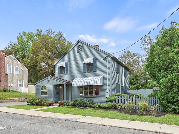 3rd image of 5 Daniels Ct