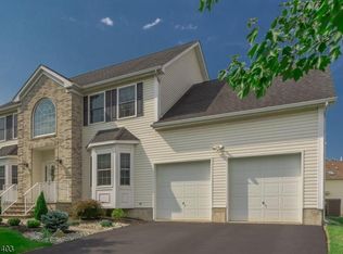 7 Colgate Ct, Somerset, NJ 08873