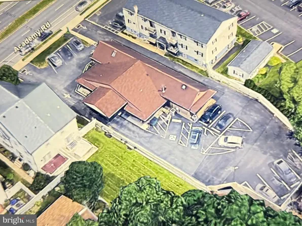 9821 Academy Rd, Philadelphia, PA 19114