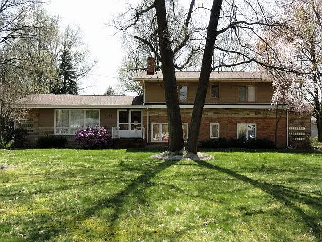 155 W Howe Rd photo 1