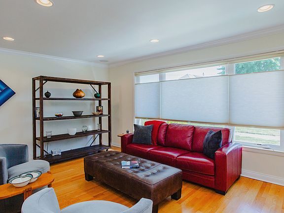 2nd image of 5848 W Cornelia Ave
