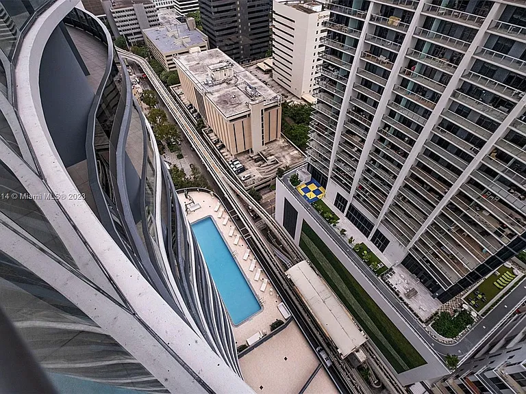 Brickell Plz — Photo 1