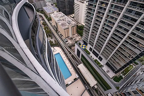 Brickell Plz Photo 1