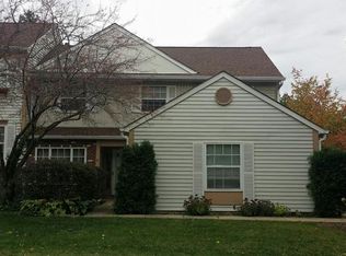 304 Ascot Ln, Streamwood, IL