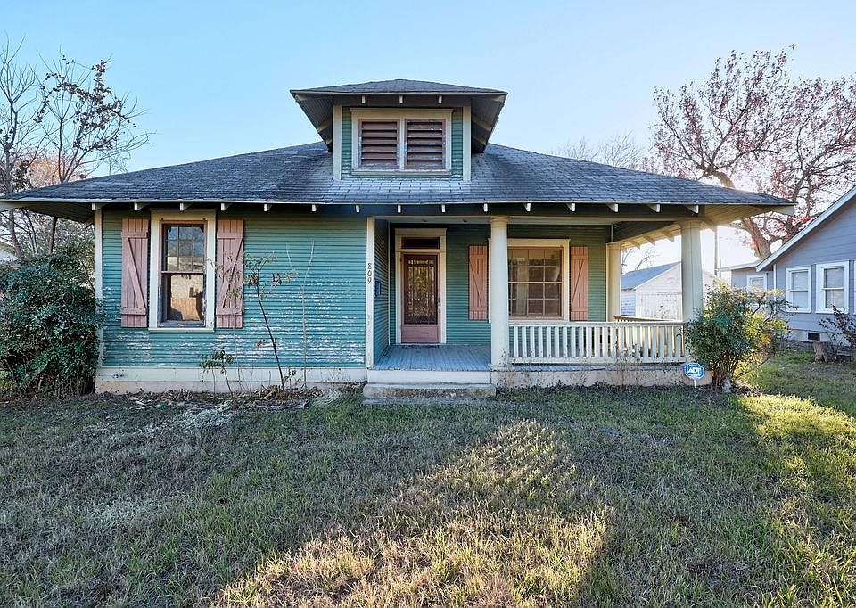 1st image of 809 E 45th 1/2 St