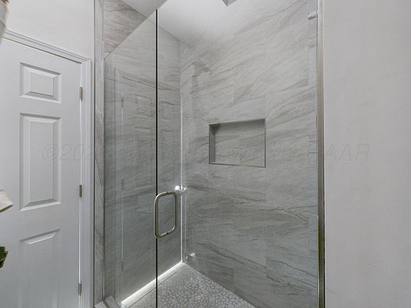 3rd image of 1001 Harrowby Close
