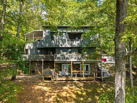 4th image of 241 Deer Run Cir