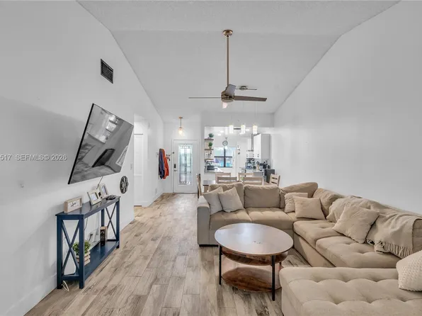 8202 NW 100th Dr, Tamarac, FL 33321