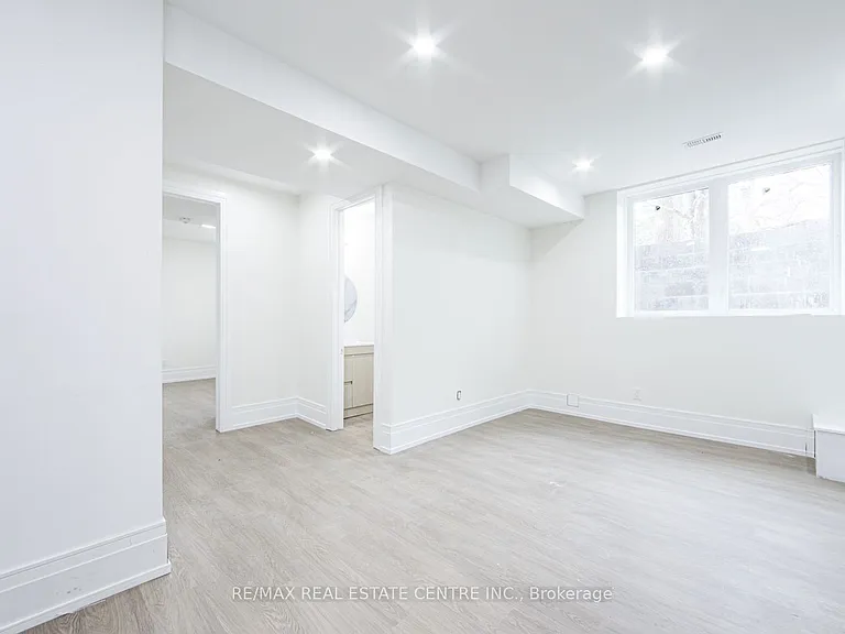 143 Balsam Dr — Photo 24