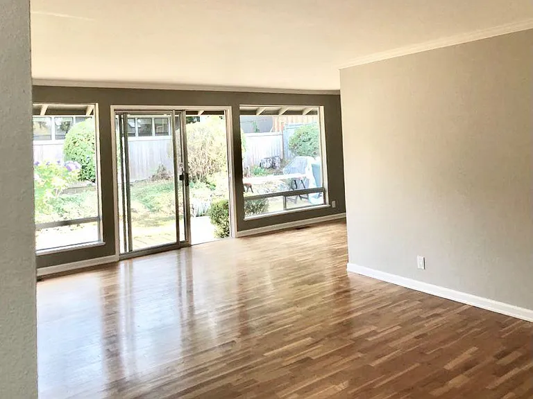 Spacious and Bright Living Room
