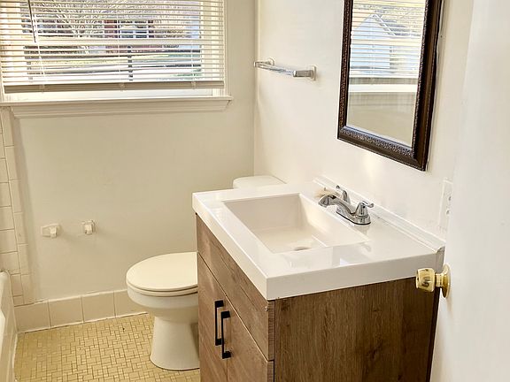 4th image of 1037 Mountain View Rd NW