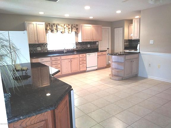 3rd image of 483 Sandpiper Dr