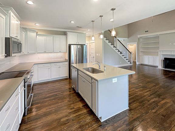 2nd image of 906 Stovers Gln