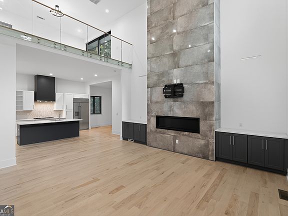 4th image of 5285 Mount Vernon Pkwy NW
