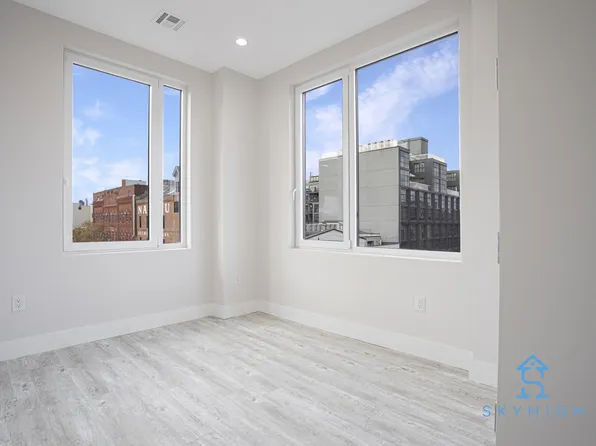 637 Franklin Avenue image 1 of 8