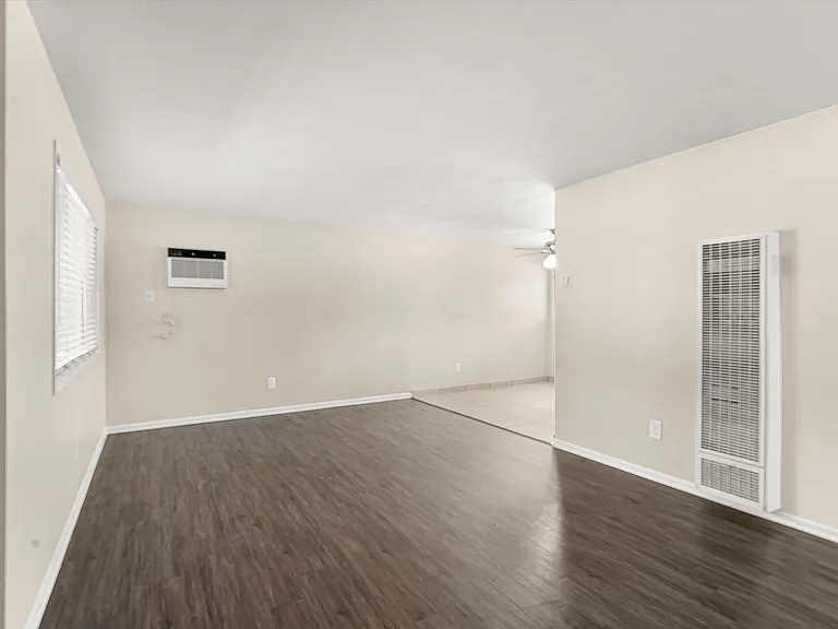Melrose Manor Apartments - Riverside, CA — Photo 81