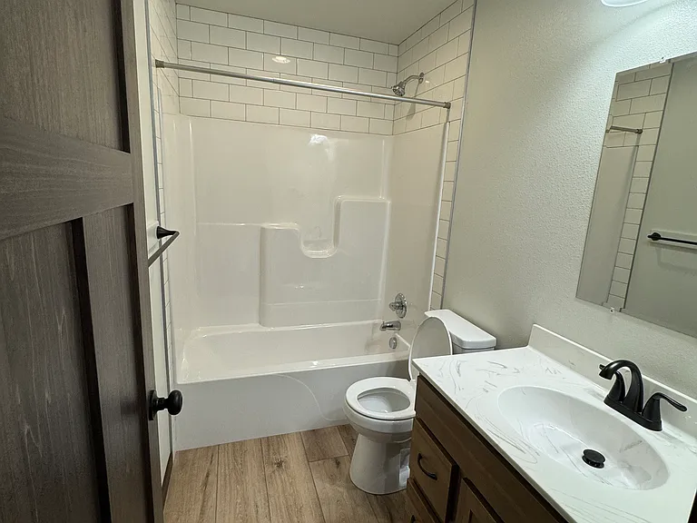 608 College St — Photo 10