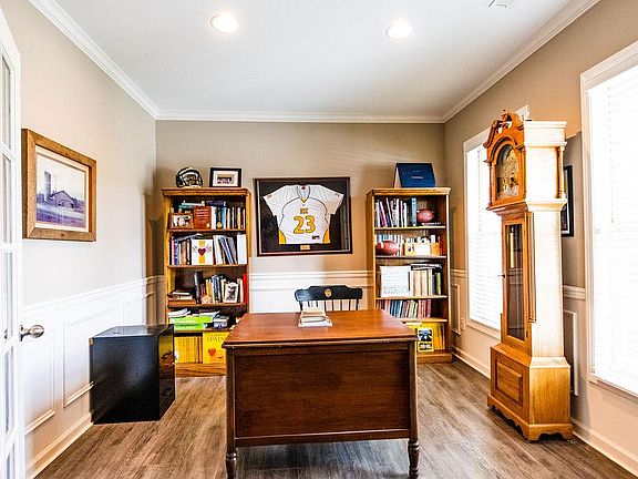 3rd image of 1174 Looking Glass Ln