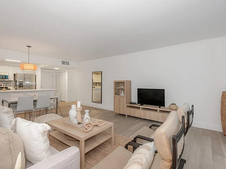 2301 Collins Ave #333 — Photo 7