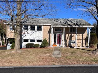 16 Dike Dr, Clinton, MA 01510