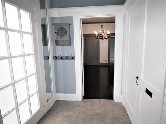 3rd image of 6074 Belmont Ave