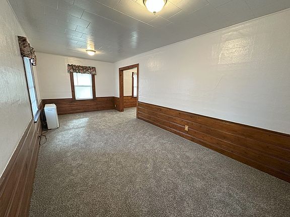 3rd image of 621 Cedar St