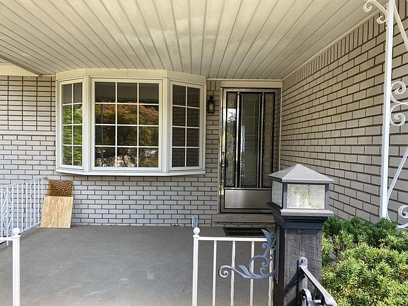 3rd image of 30640 McGrath Dr