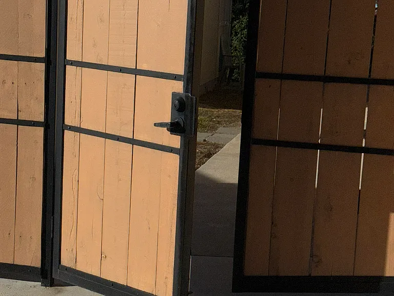 Private entry gate