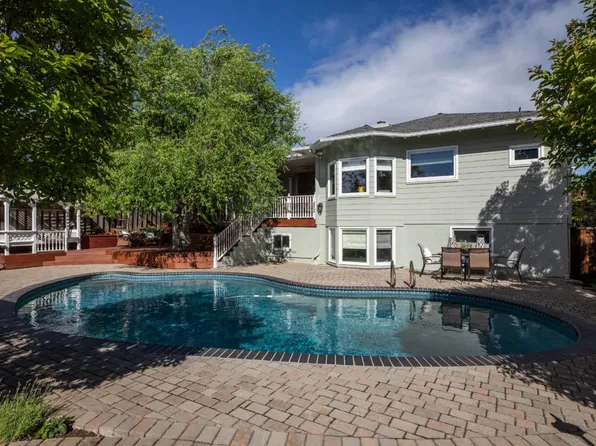 730 Greenview Pl, Los Altos, CA 94024