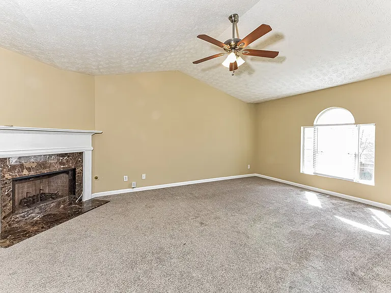 735 Bridgewood Ct — Photo 5