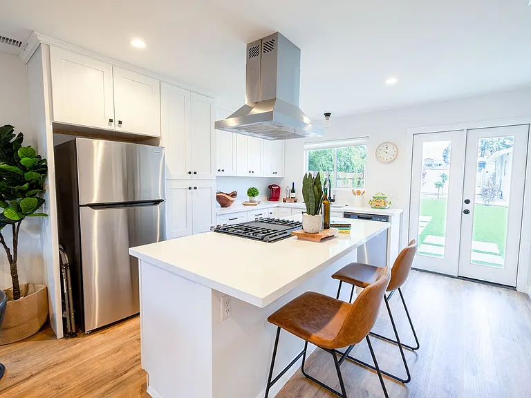 727 W 11th Ave — Photo 9