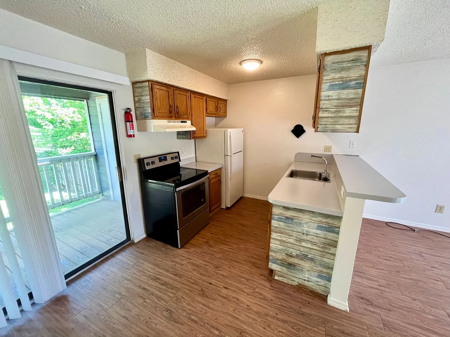 122 Hillside Duplex — Photo 2
