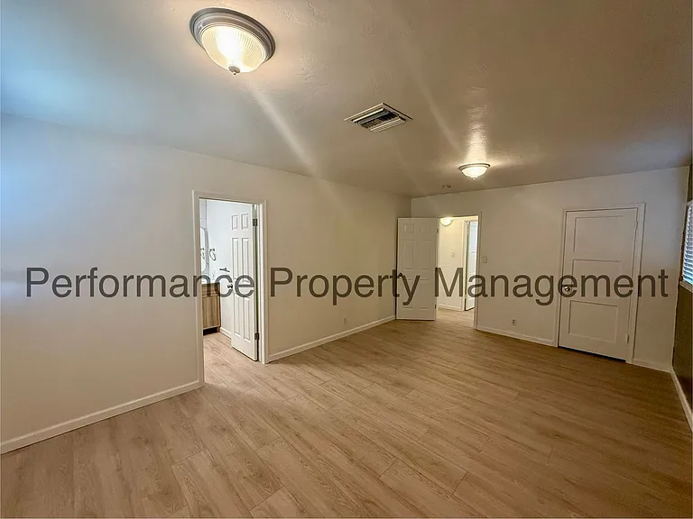 1220 Sylvia Dr — Photo 6