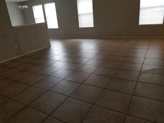 4th image of 1422 Eastview Dr