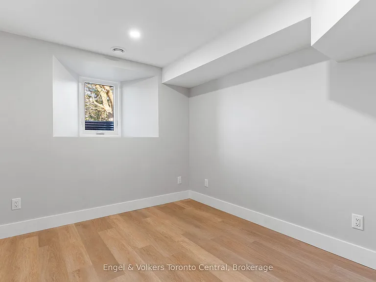 57 Crawford St — Photo 37