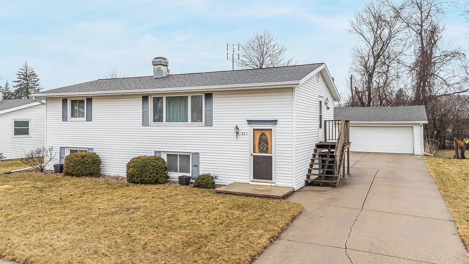 827 Heritage Trl photo 1