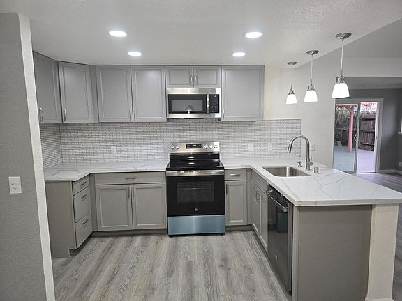 5th image of 2865 Higgins Road