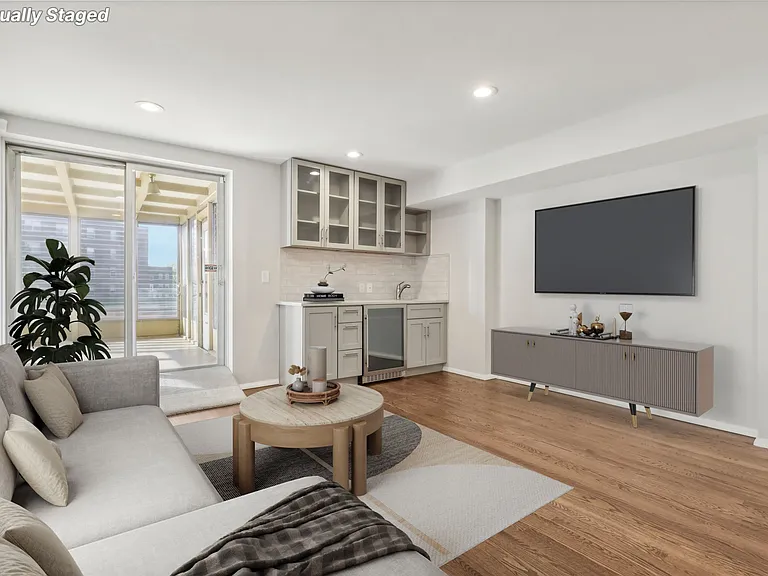 Embassy House Apartments — Photo 27