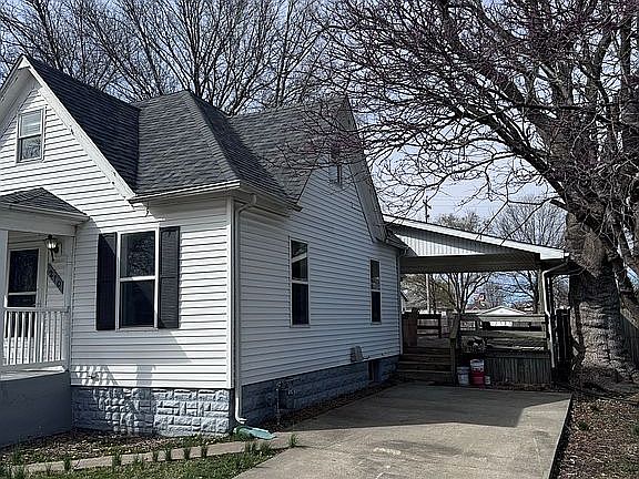 2nd image of 210 E Washington St