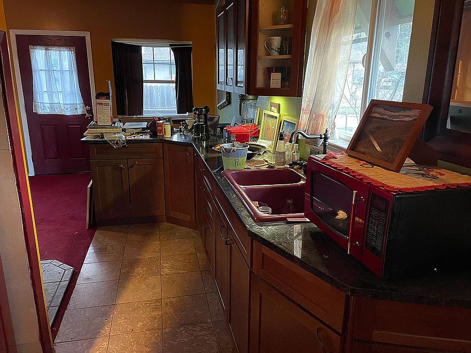 Kitchen area-granite counter