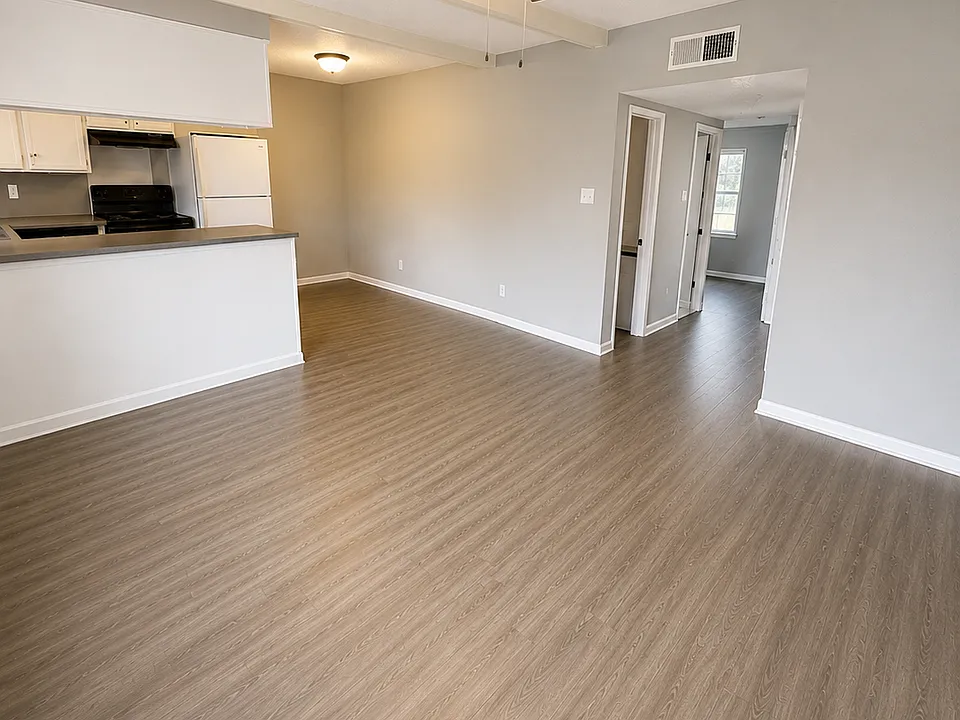 501 Westlawn Dr #28