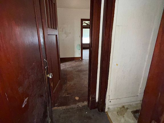 3rd image of 1334 N Edward St