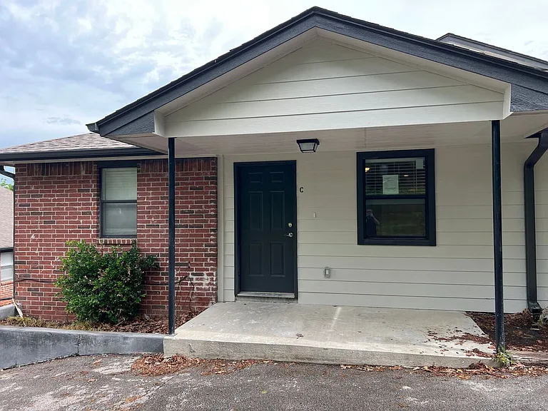 608 Rolling Hills Dr — Photo 1