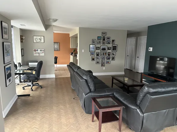 67 Caroline St S #13E, Hamilton, ON L8P 3K6