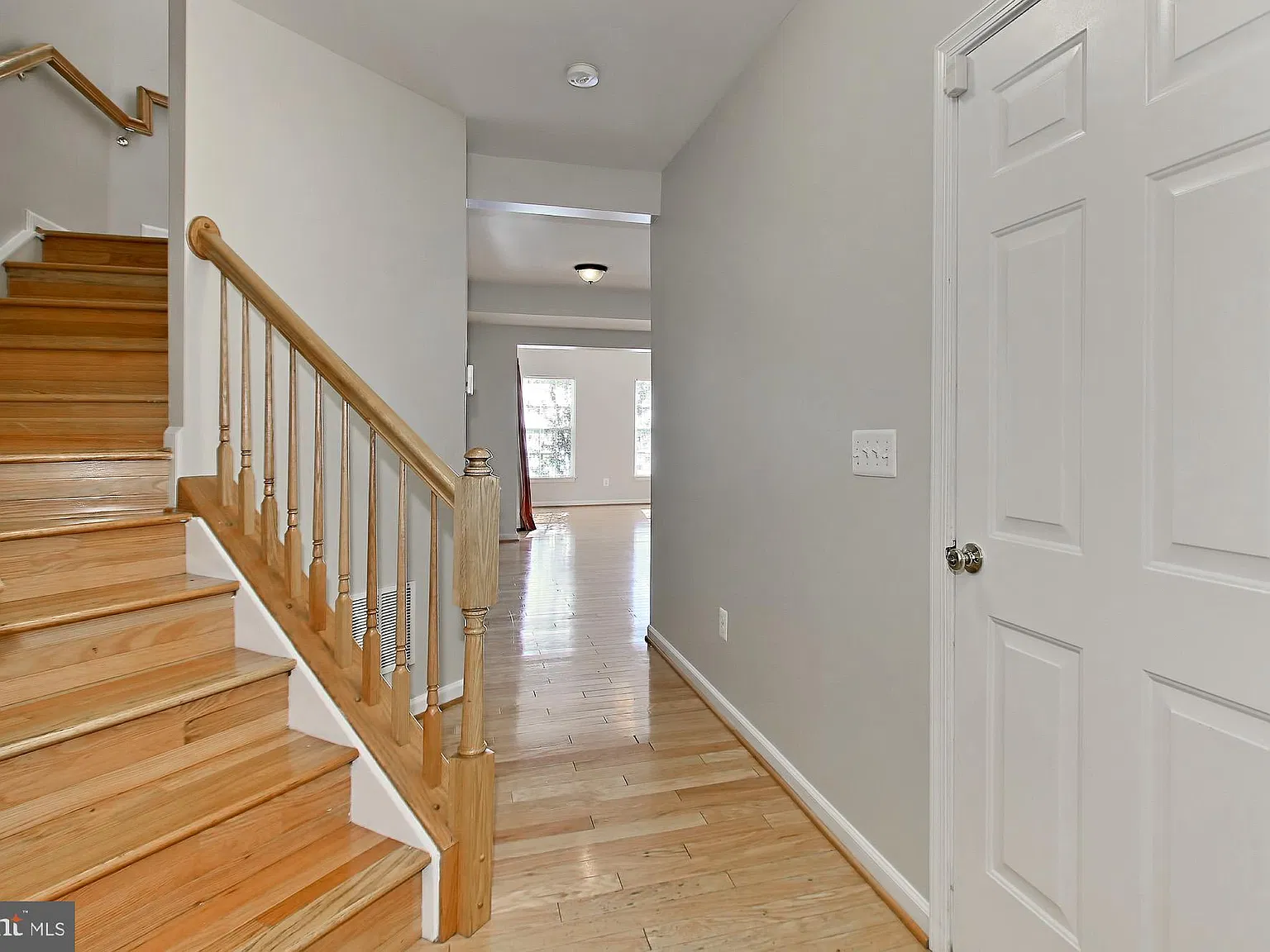 3 bed, 2.5 bath, 2116 sqft, $4,300 — Photo 2